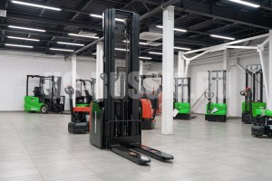 Штабелер НС CDD12-AZ3S (VFH550) Штабелер НС CDD12-AZ3S (VFH550)